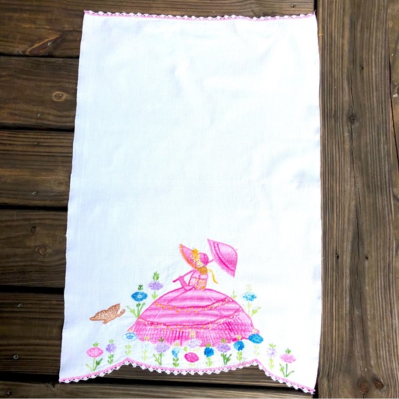 Hand stitched decorative towel - Picture 2 of 9